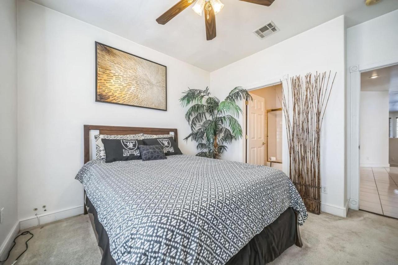 466 Massive 5 Bedroom Close To The Strip Сasa de vacaciones